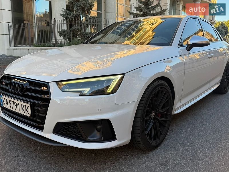 Седан Audi S4 2016 в Киеве