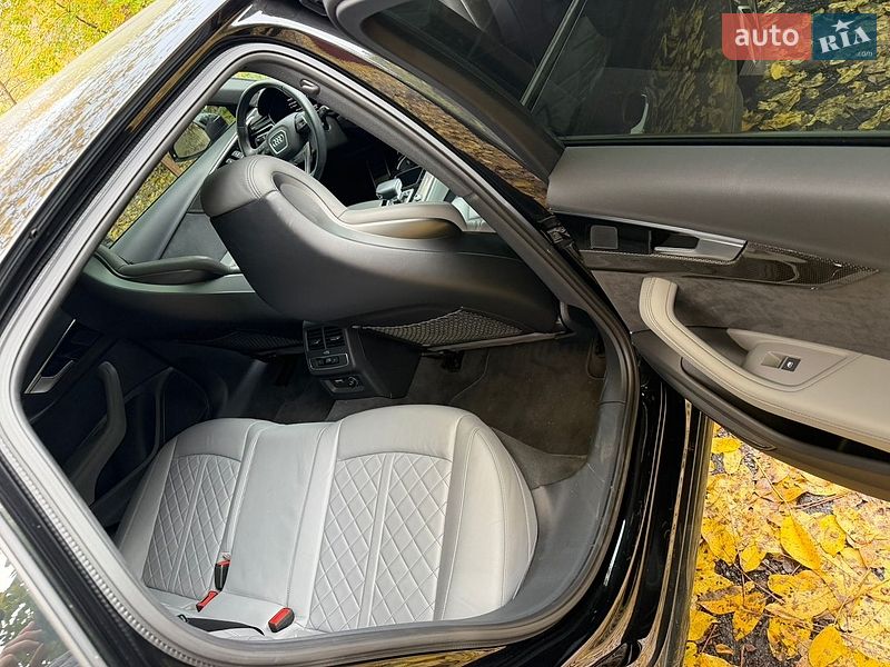 Седан Audi S4 2023 в Тернополе