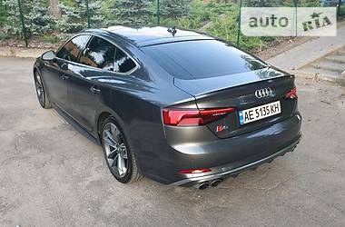 Седан Audi S5 2017 в 