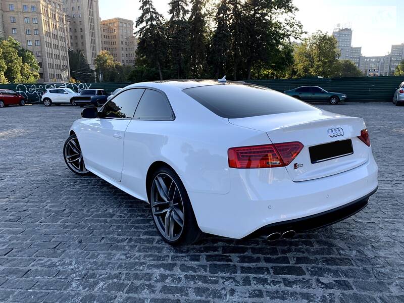 Купе Audi S5 2015 в Киеве
