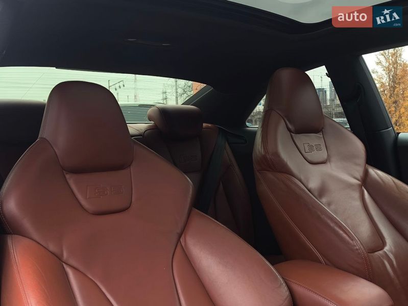 Купе Audi S5 2010 в Києві