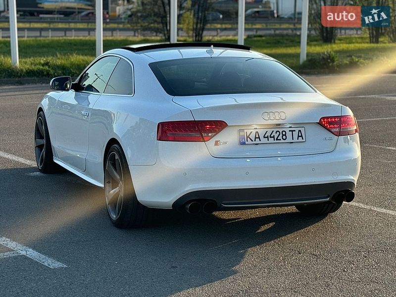 Купе Audi S5 2010 в Киеве