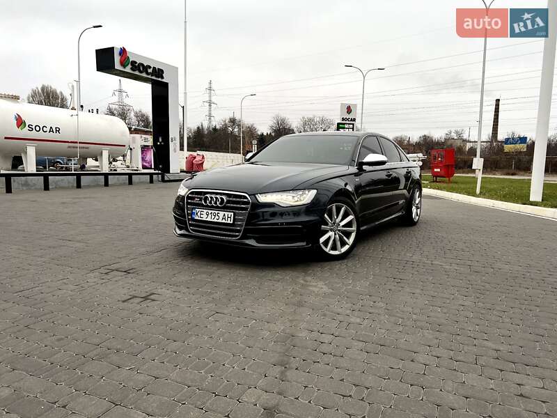 Седан Audi S6 2014 в 
