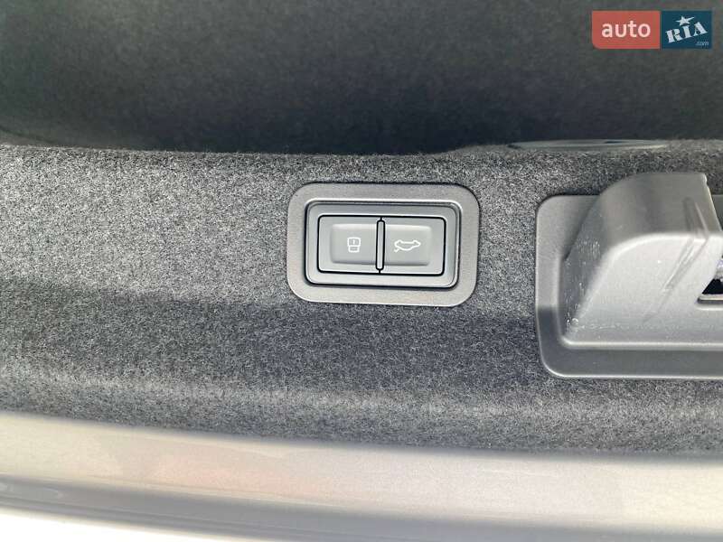 Седан Audi S6 2023 в Львові