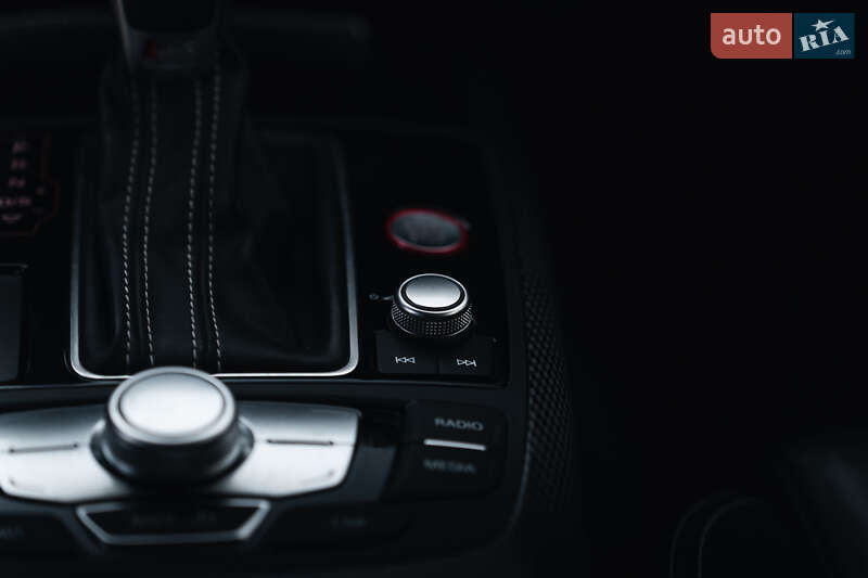 Седан Audi S6 2015 в Овидиополе