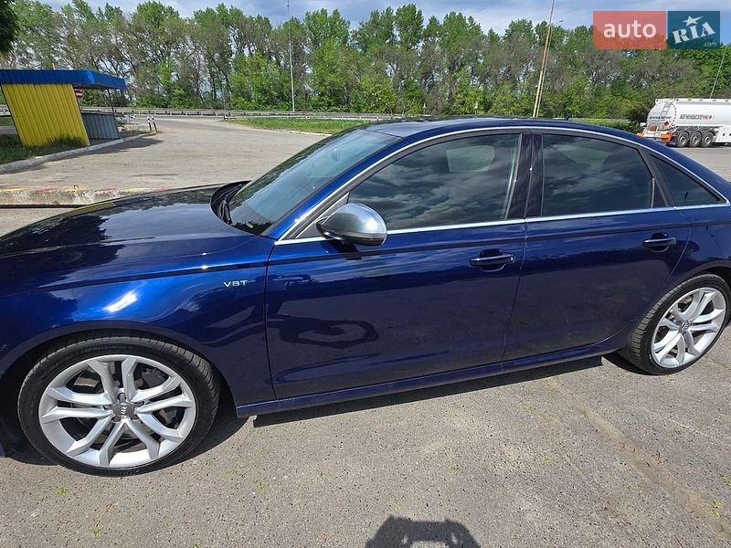 Седан Audi S6 2013 в Полтаві