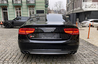 Седан Audi S8 2013 в Киеве