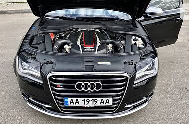 Седан Audi S8 2013 в 