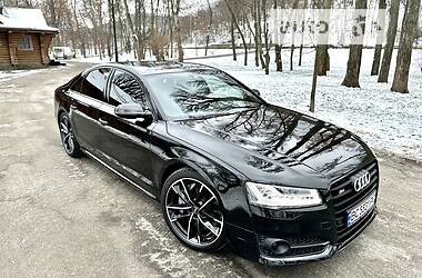 Седан Audi S8 2016 в 