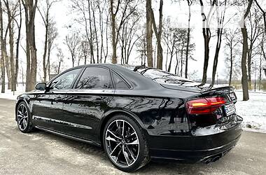 Седан Audi S8 2016 в 