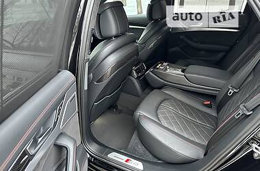 Седан Audi S8 2016 в 