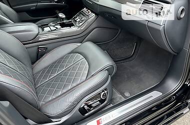 Седан Audi S8 2016 в 