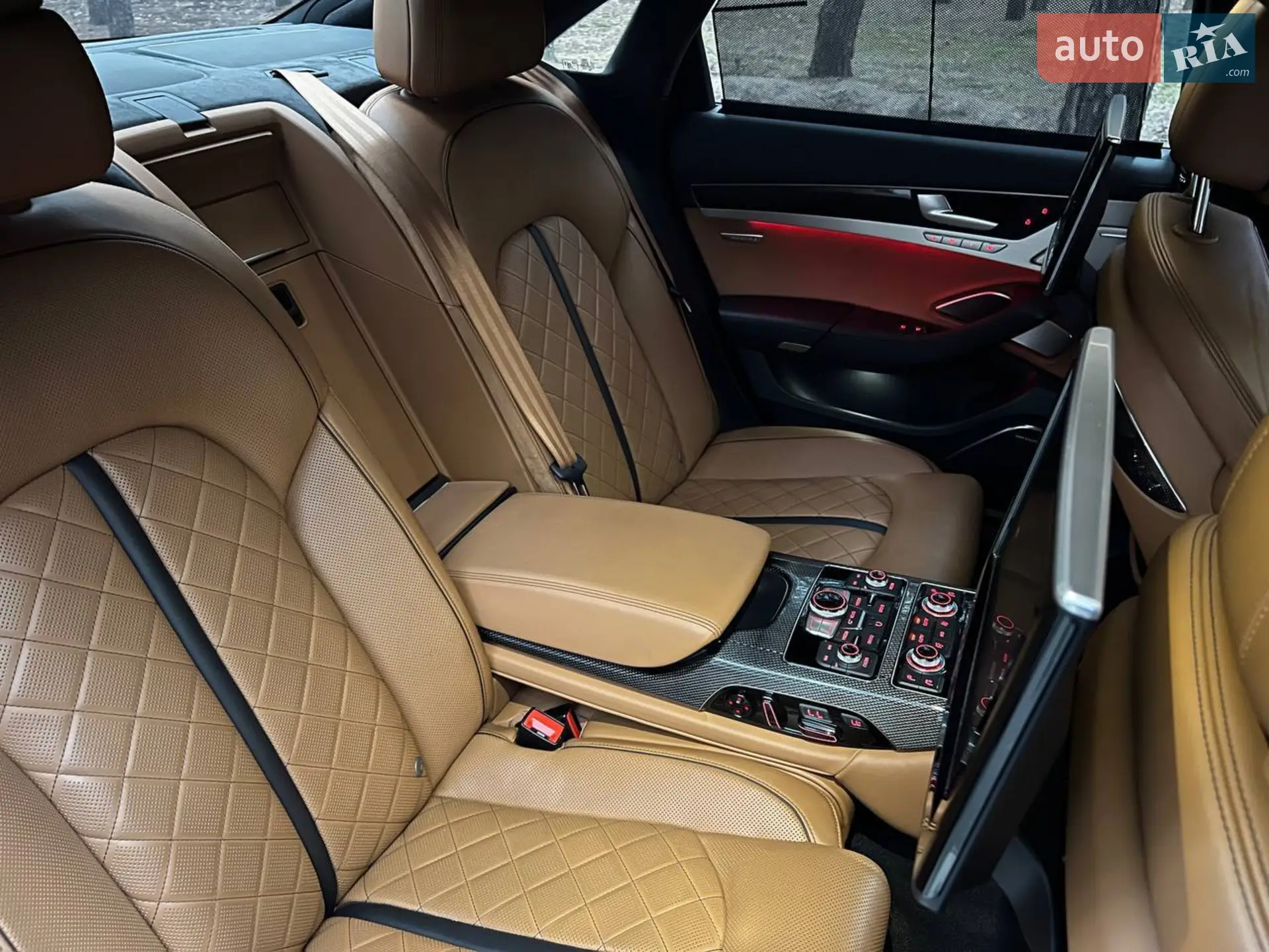 2017 Audi S8 - мініатюра 12