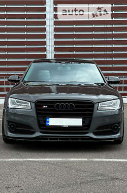 Седан Audi S8 2016 в 