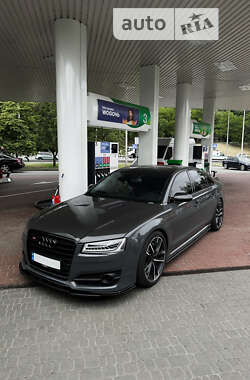 Седан Audi S8 2016 в 