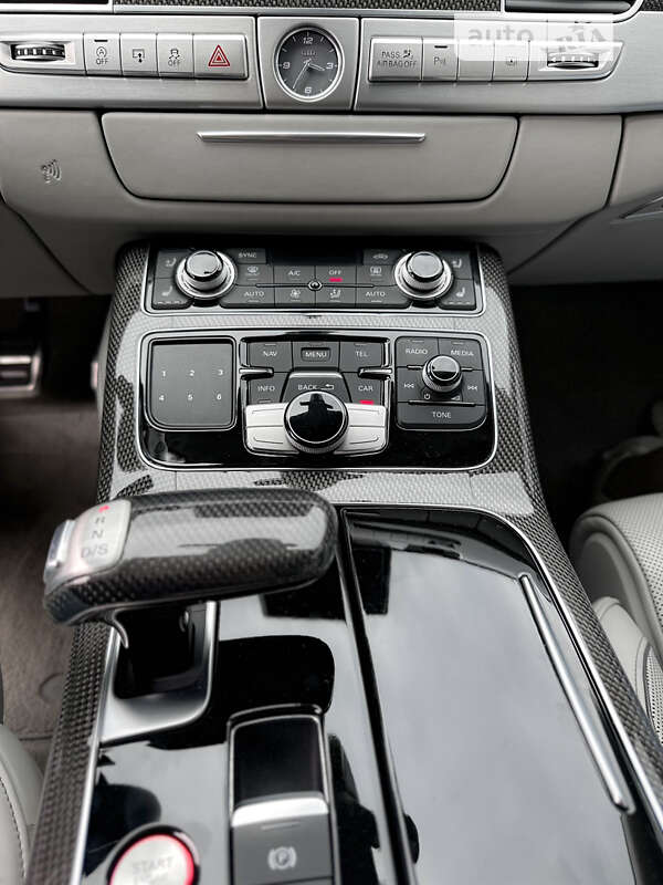 Седан Audi S8 2016 в Києві