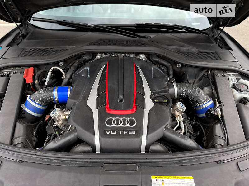 Седан Audi S8 2016 в Києві