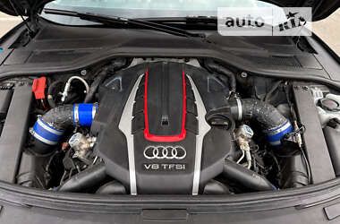 Седан Audi S8 2016 в 