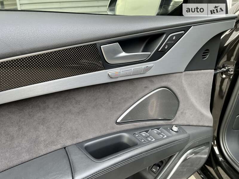 Седан Audi S8 2013 в Києві