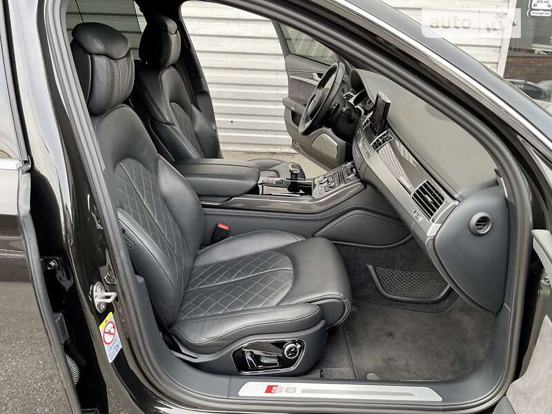 Седан Audi S8 2013 в Києві