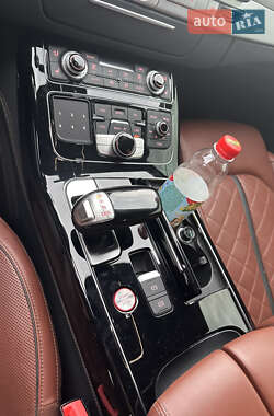 Седан Audi S8 2014 в 