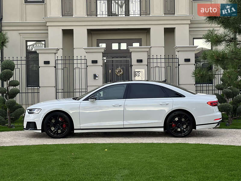 Седан Audi S8 2020 в Одесі