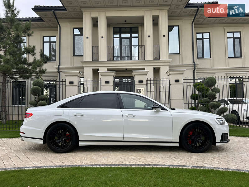 Седан Audi S8 2020 в Одесі