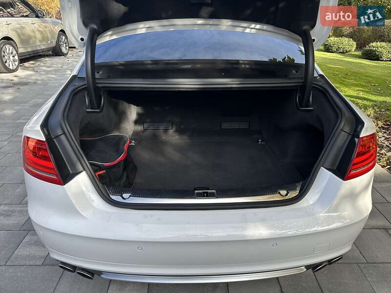 Седан Audi S8 2012 в Киеве