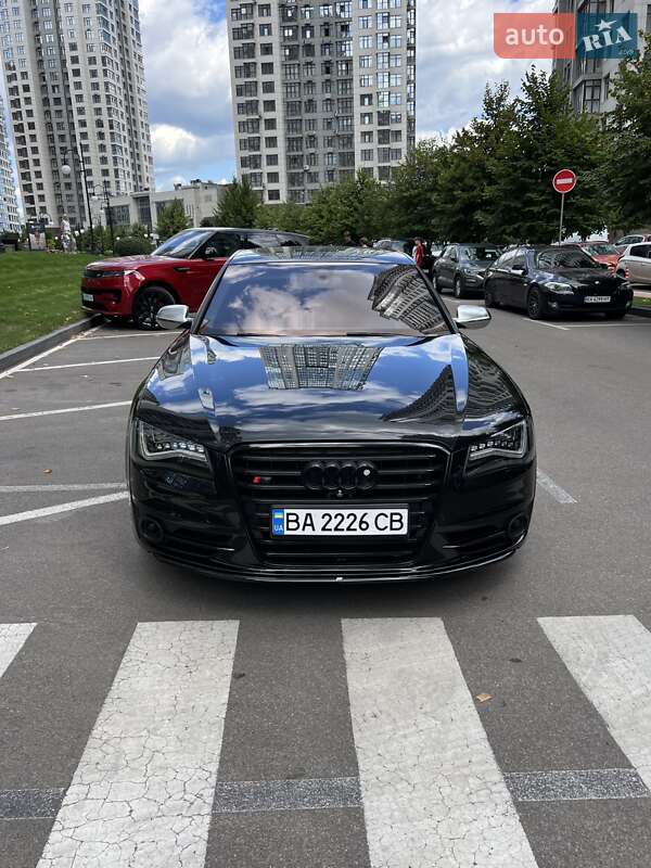 Седан Audi S8 2012 в Києві