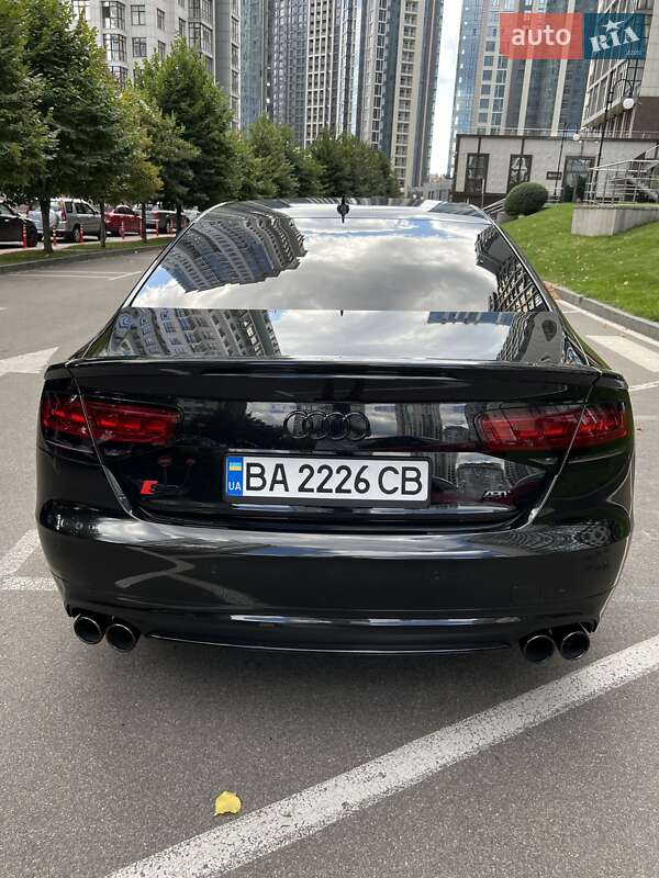 Седан Audi S8 2012 в Києві