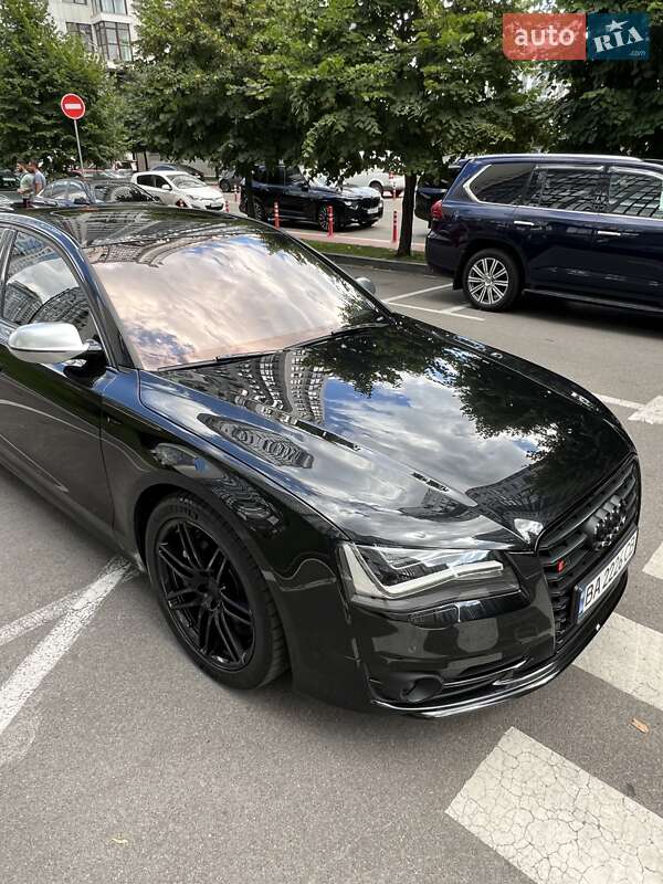 Седан Audi S8 2012 в Києві
