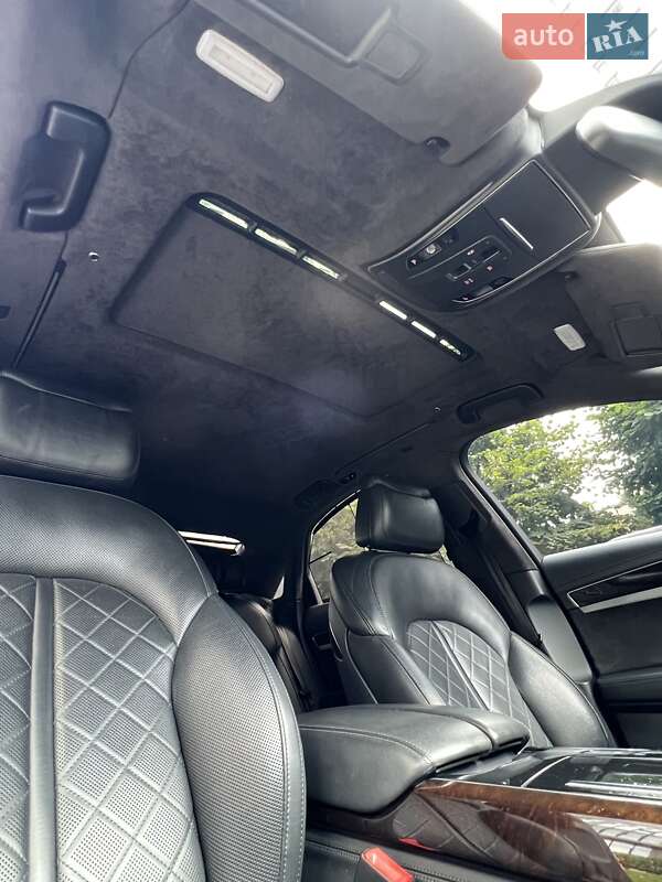 Седан Audi S8 2012 в Києві