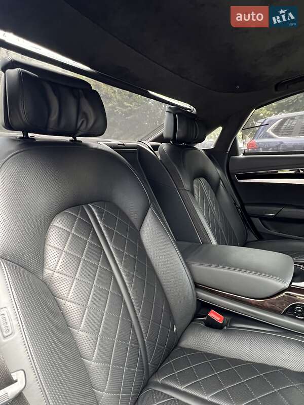 Седан Audi S8 2012 в Києві