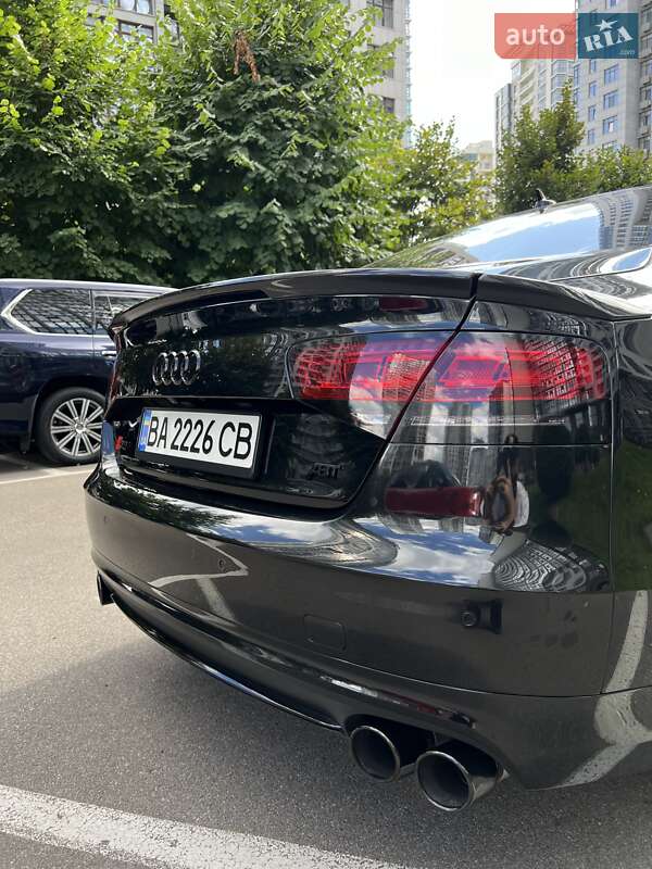Седан Audi S8 2012 в Києві