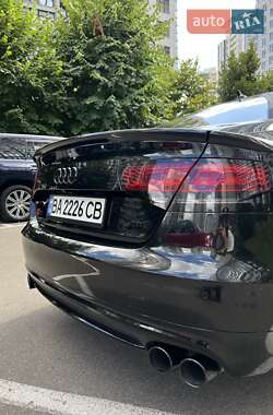 Седан Audi S8 2012 в 