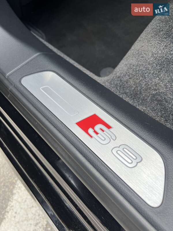 Седан Audi S8 2012 в Києві