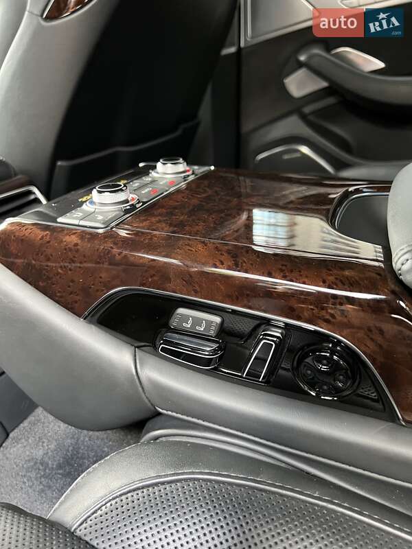 Седан Audi S8 2012 в Києві