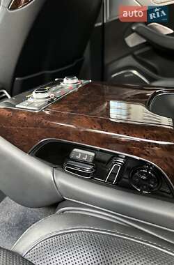 Седан Audi S8 2012 в 