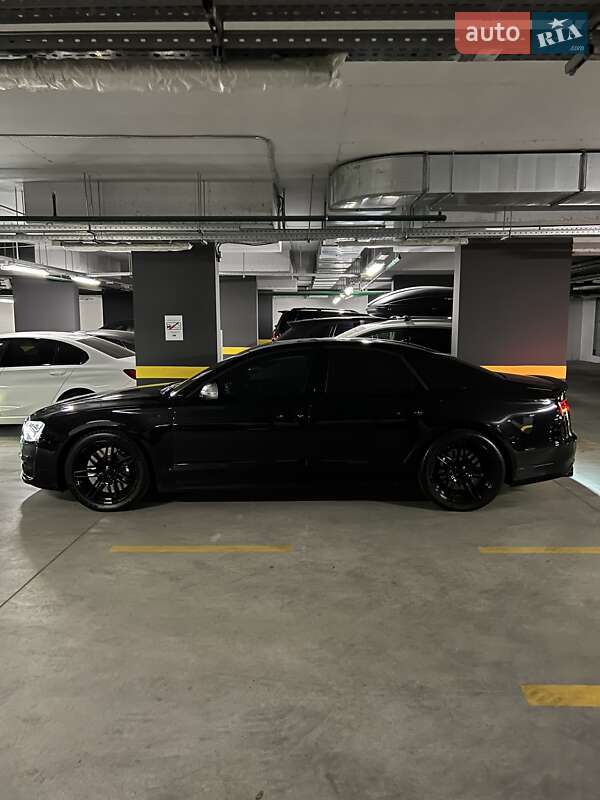 Audi S8 2012