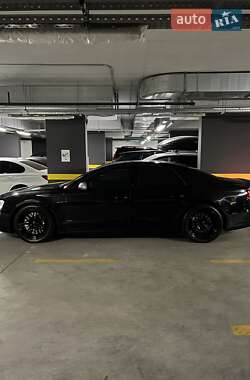 Седан Audi S8 2012 в 