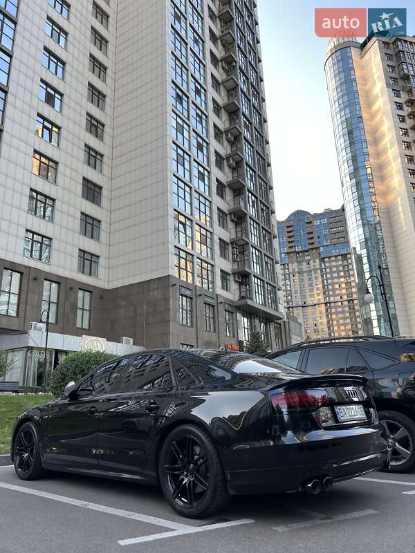 Седан Audi S8 2012 в Києві