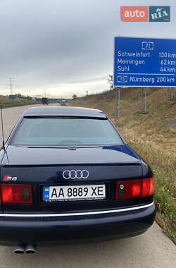 Седан Audi S8 1999 в 