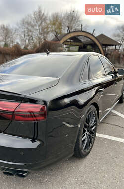 Седан Audi S8 2017 в 