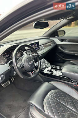 Седан Audi S8 2017 в 