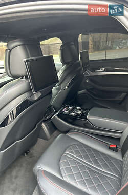 Седан Audi S8 2017 в 
