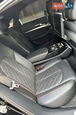 Седан Audi S8 2017 в 