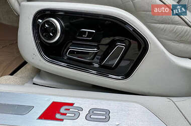 Седан Audi S8 2012 в 