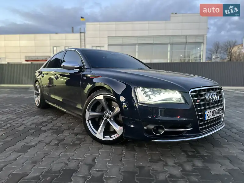 Седан Audi S8 2012 в 