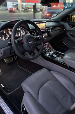 Седан Audi S8 2012 в Кривом Роге