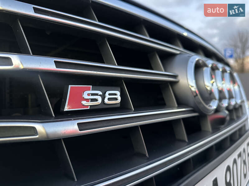 Седан Audi S8 2012 в Кривом Роге